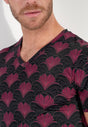 Close-up view of a men model wearing HO bordeaux print  Tee-Shirt V Neck