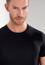 Close-up view of a men model wearing HO black cotton Tee-Shirt Crew Neck